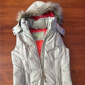 Eddie Bauer Women's Yukon 550 Down Puffer Vest - removable fur hood Size M